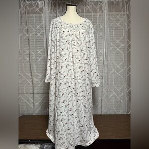 Secret Treasures Cardinal print on white trimmed in lace L Long sleeve nightgown